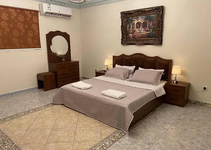 شقه عائلية مؤثثه حي المحمديه جده